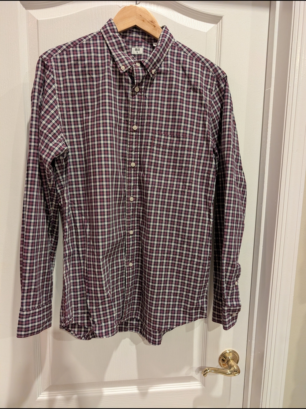 Uniqlo Men's Burgundy and White Plaid Button-Down Shirt